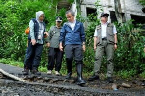 Evakuasi dan Perbaikan Dimulai, Bey Tinjau Bencana Sukabumi