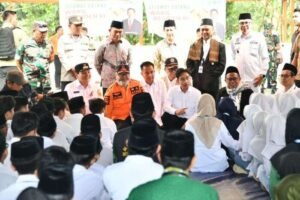 Didampingi Bey Machmudin, Wapres Gibran Tinjau Program Gizi dan Edukasi Bencana di Bogor