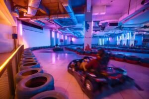 Rasakan Sensasi Balapan Gokart dengan Sirkuit Terpanjang di Istana Plaza Bandung!