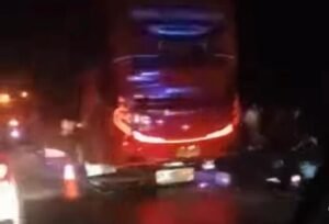 Bus Rombongan Peziarah Tabrak Truk di Tol Cipularang, Dua Korban Tewas Terjepit
