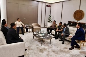 Tiba di Tanah Air, Presiden Prabowo Langsung Gelar Rapat Terbatas