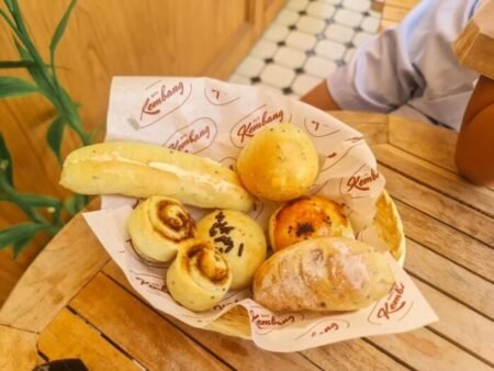 Wajib Coba Sensasi Roti Sourdough Mini dan Ketan Spesial di Roti Kembang Bandung