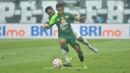 Ardi Idrus Kembali Jadi Kunci Persebaya, Siap Tampil Hadapi Malut United FC