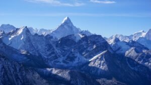 Penemuan Dua Gunung yang Tingginya 100 Kali Lebih dari Everest