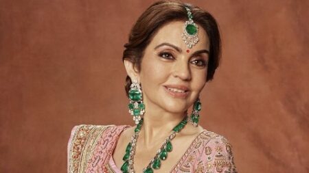 Istri Orang Terkaya di India Ini Naik Jet Pribadi ke Sri Lanka Buat Beli Alat Dapur