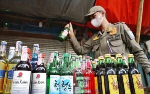 Efek Jera, Penjual Minuman Beralkohol di Bandung Langsung Disidang di Tempat