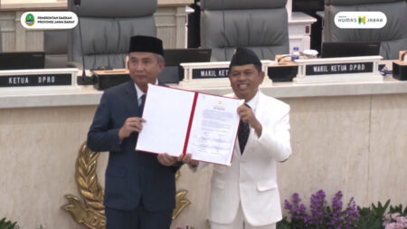 Sertijab Gubernur Jawa Barat, Dedi Mulyadi Resmi Gantikan Bey Machmudin