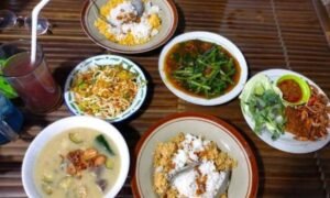 Surga Tersembunyi di Balik Rel: 12 Spot Kulineran Hits Dekat Stasiun Bogor yang Bikin Nagih! Ilustrasi masakan sunda.