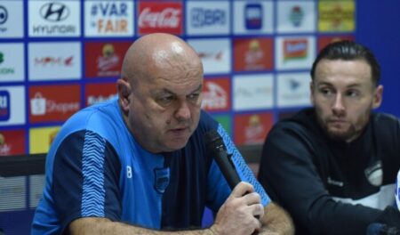 Bojan Hodak Ungkap Kunci Comeback Persib Bandung dari Semen Padang Bojan Hodak