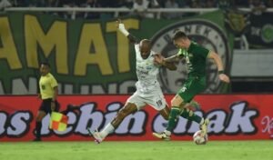 Dibantai Persebaya 4-1, Persib Alami Kekalahan Tandang Perdana