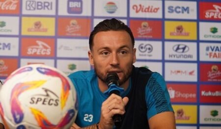 Duel Sengit di Padang: Persib Bandung Incar Poin Penuh di Tengah Bulan Ramadan!