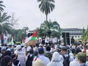 Bandung Lautan Solidaritas! 25 Ribu Massa Padati Jalan, Lantunkan Doa dan Dukungan untuk Palestina Bandung Lautan Solidaritas