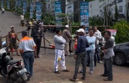 Amarah Warga Bandung Barat Memuncak, Blokade Jalan Perumahan Mewah Diduga Penyebab Banjir Bandung Barat