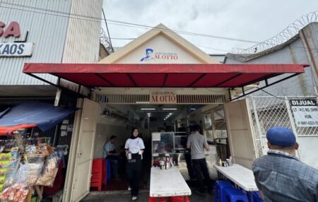 Soto Gaya Baru! M.Otto Bandung Sajikan Oseng Daging Pedas yang Bikin Nagih