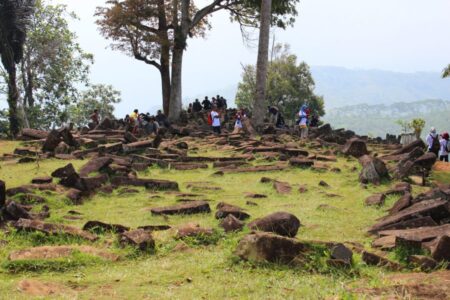 Struktur batu megalitikum di situs Gunung Padang Cianjur