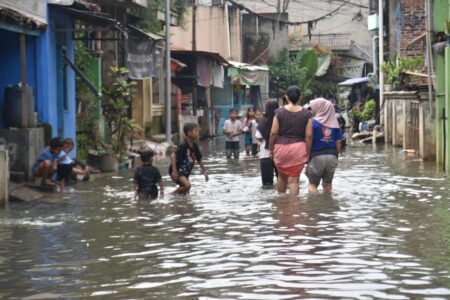 Banjir Dayeuhkolot Rendam Ribuan Rumah, Warga Terdampak Capai Belasan Ribu Jiwa