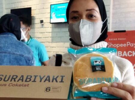 Surabiyaki, Oleh-Oleh Kekinian yang Wajib Dicoba Wisatawan saat Liburan di Bandung