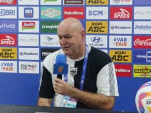 Persita vs Persib Imbang 2-2, Bojan Hodak Puji Suporter: Inilah Sepak Bola Seharusnya! Bojan Hodak