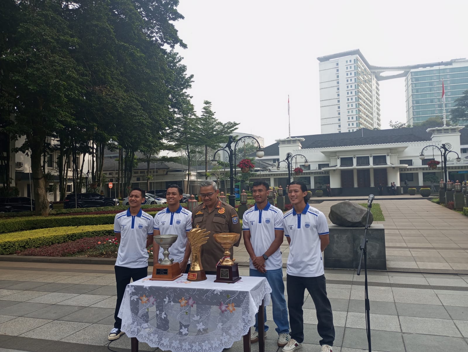 Pesan Khusus Beckham dan Febri untuk Bobotoh: Rayakan Juara dengan Tertib!