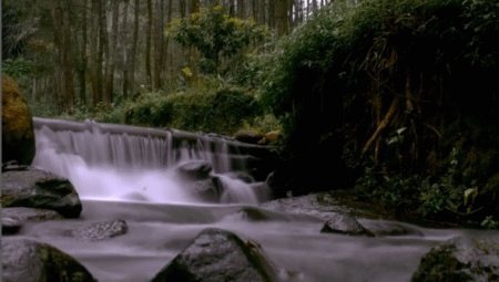 Liburan Seru Dekat Kota, Ini 5 Tempat Wisata Hits di Garut Wisata Alam Batu Lempar Garut.