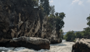 Sanghyang Kenit, Destinasi Wisata Alam Purba yang Tersembunyi di Bandung Barat