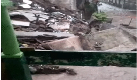 Tergilas Arus Sungai Cipaganti, Bangunan PAUD di Ciumbuleuit Roboh