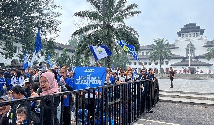 Persib Angkat Piala, Bobotoh Diminta Jaga Nama Baik Klub saat Konvoi
