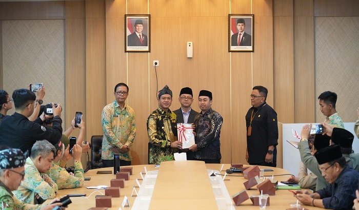 Bupati Bandung Gratiskan Sertifikat Tanah untuk Masjid dan Madrasah, Target 10 Ribu Lokasi