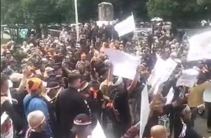 Ribuan Pensiunan dan Karyawan PT Pos Demo di Bandung, Tuntut THR Tak Dibayar 5 Tahun