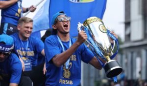 Dari Bandung ke Bukit Jalil, Bek Muda Persib Siap Hadapi Setan Merah di Laga Bersejarah