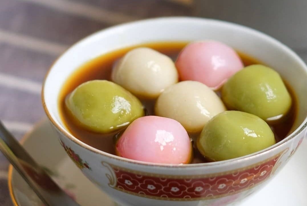 Hangatkan Malam di Bandung dengan Wedang Ronde Legendaris di Alkateri