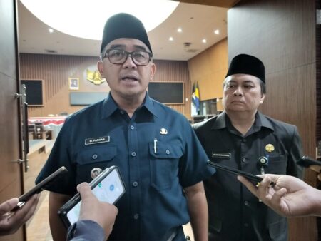 Teras Cihampelas Segera Direvitalisasi, Wali Kota Bandung Ubah Arah Tulisan Ikonik