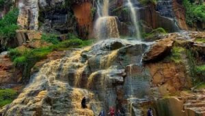 Curug Batu Templek, Hidden Gem Bandung yang eksotis dan sepi pengunjung.