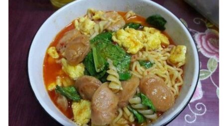 Wisata Kuliner Bandung: 20 Spot Legendaris dan Kekinian Wajib Coba Seblak viral Bandung Barat yang menggoda selera dan bikin penasaran!