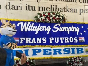 Frans Putros Gabung Persib, Diresmikan Lewat Karangan Bunga Unik di Jantung Kota Bandung Frans Putros Gabung Persib