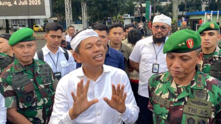 Dedi Mulyadi Imingi Bantuan Dana, Farhan Tinggal Putuskan Nasib Teras Cihampelas Gubernur Jabar, Dedi Mulyadi