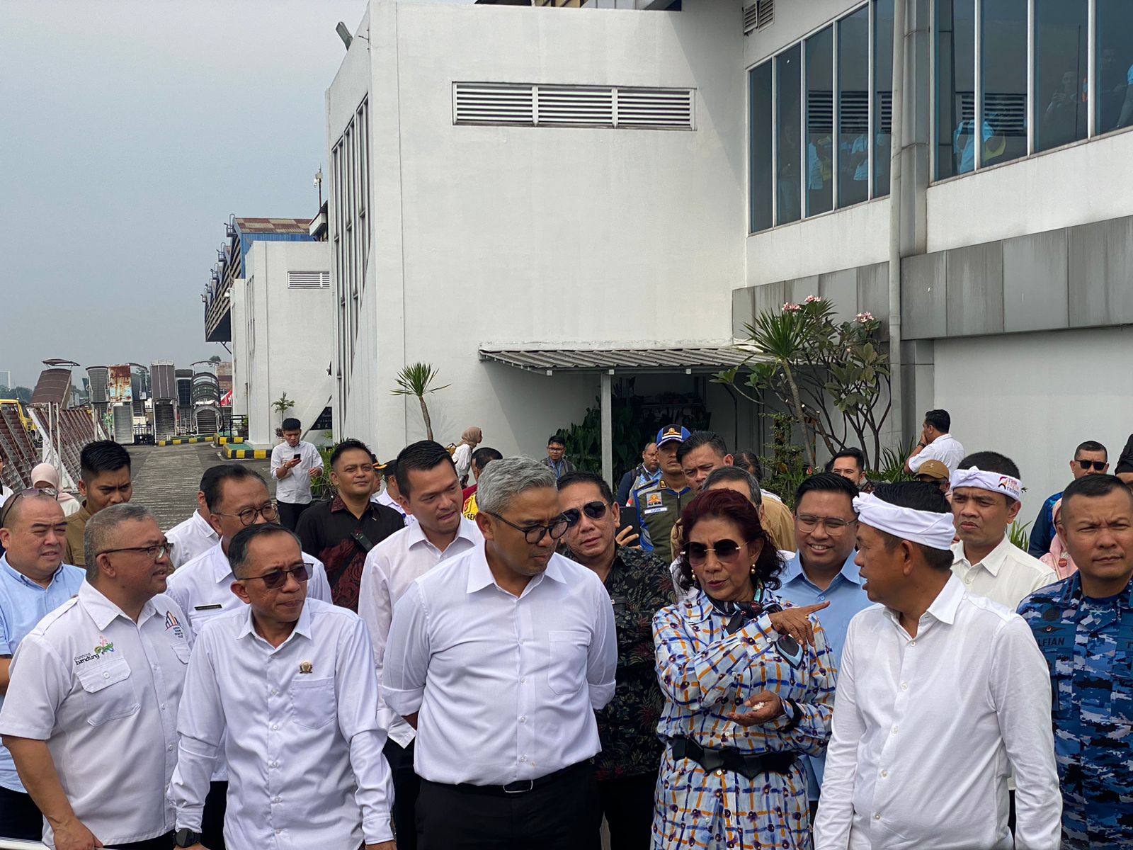 Dedi Mulyadi Sentil Warisan Ridwan Kamil, Farhan Siap Bongkar Teras Cihampelas?