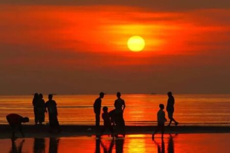 Sunset di Pantai Kejawanan