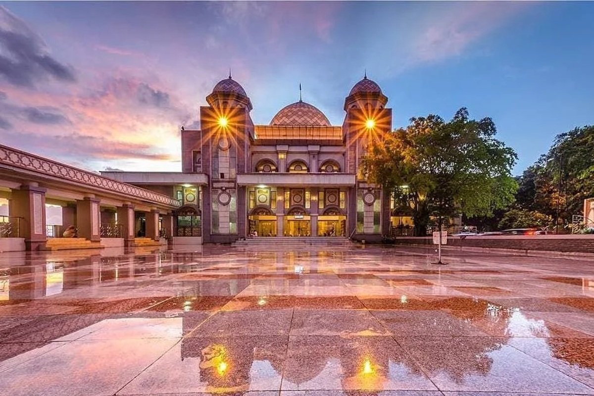 Menelusuri Jejak Spiritual: Tempat Wisata Religi di Bogor yang Menenangkan Jiwa Masjid Raya Bogor