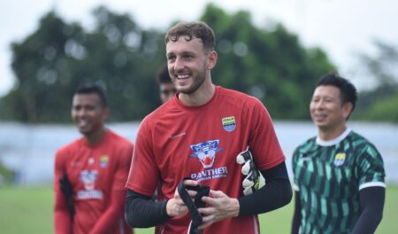 Nasib Kurang Beruntung Adam Przybek: Kiper Persib yang Belum Dapat Panggung Penjaga gawang PERSIB, Adam Przybek.