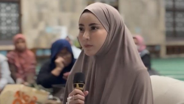 Profil Ayu Aulia: Dari Kontroversi ke Titik Balik Spiritual Kembali Memeluk Agama Islam Ayu Aulia