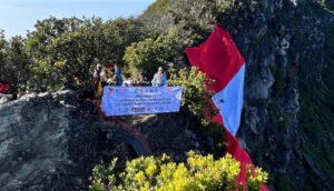 Tradisi Nasionalisme, TRAMP Kibarkan Bendera Merah Putih Raksasa di Gunung Ciremai