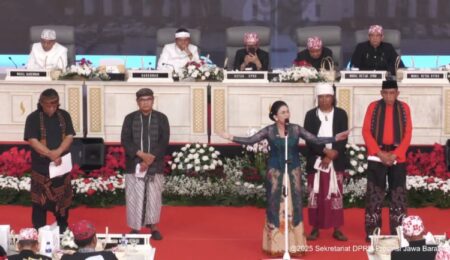 Naskah Kuno Sang Hyang Siksa Kandang Karesian Warnai HUT Jabar ke-80 Rieke Dyah Pitaloka