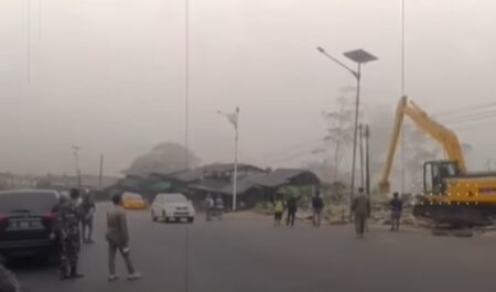 Warung ikonik di Ciater dibongkar