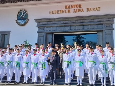 Dedi Mulyadi Kukuhkan Paskibraka Tingkat Provinsi Jawa Barat 2025