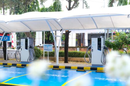 Perjalanan EV Kian Nyaman, PLN Resmikan SPKLU Ultra Fast Charging di Cirebon & Tol Cipali