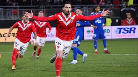 Persib Bidik Striker Prancis Andrew Jung, Mesin Gol dengan Postur 192cm!