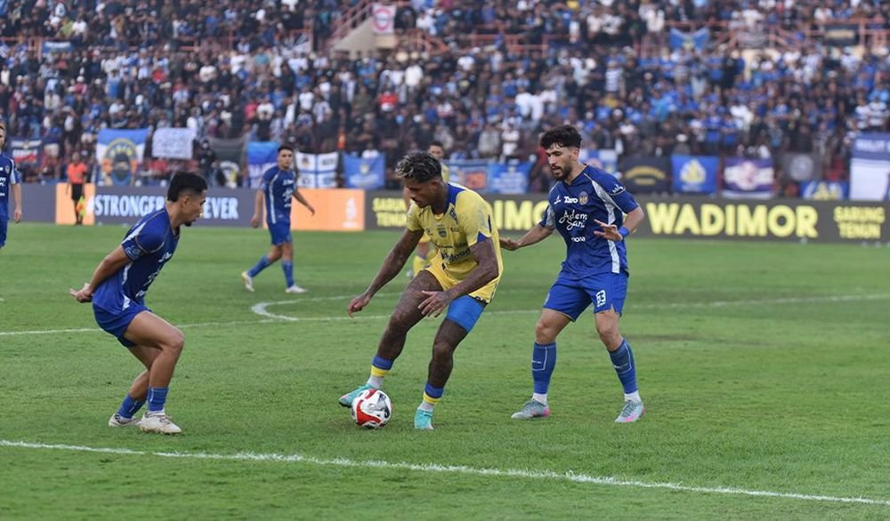 Drama Gila di Bantul! PSIM vs Persib Berakhir 1-1, Tiga Penalti Gagal Jadi Sorotan