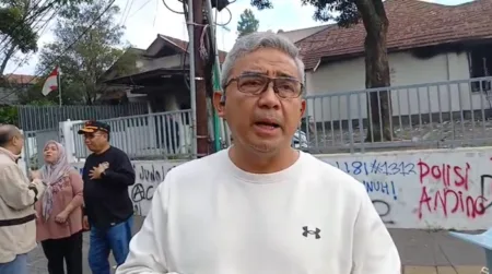 Luka Bandung Pasca Demonstrasi: Kerusakan Meluas, Farhan Jamin Kondisi Aman Terkendali Wali Kota Bandung, Muhammad Farhan