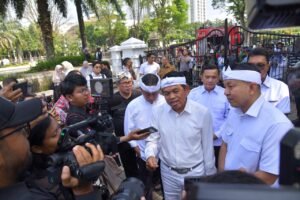 Topeng ‘Jabar Istimewa’ Terkelupas: Rakyat Panen Banjir dan Harga Pangan Melangit, Elite Panen Konten!
